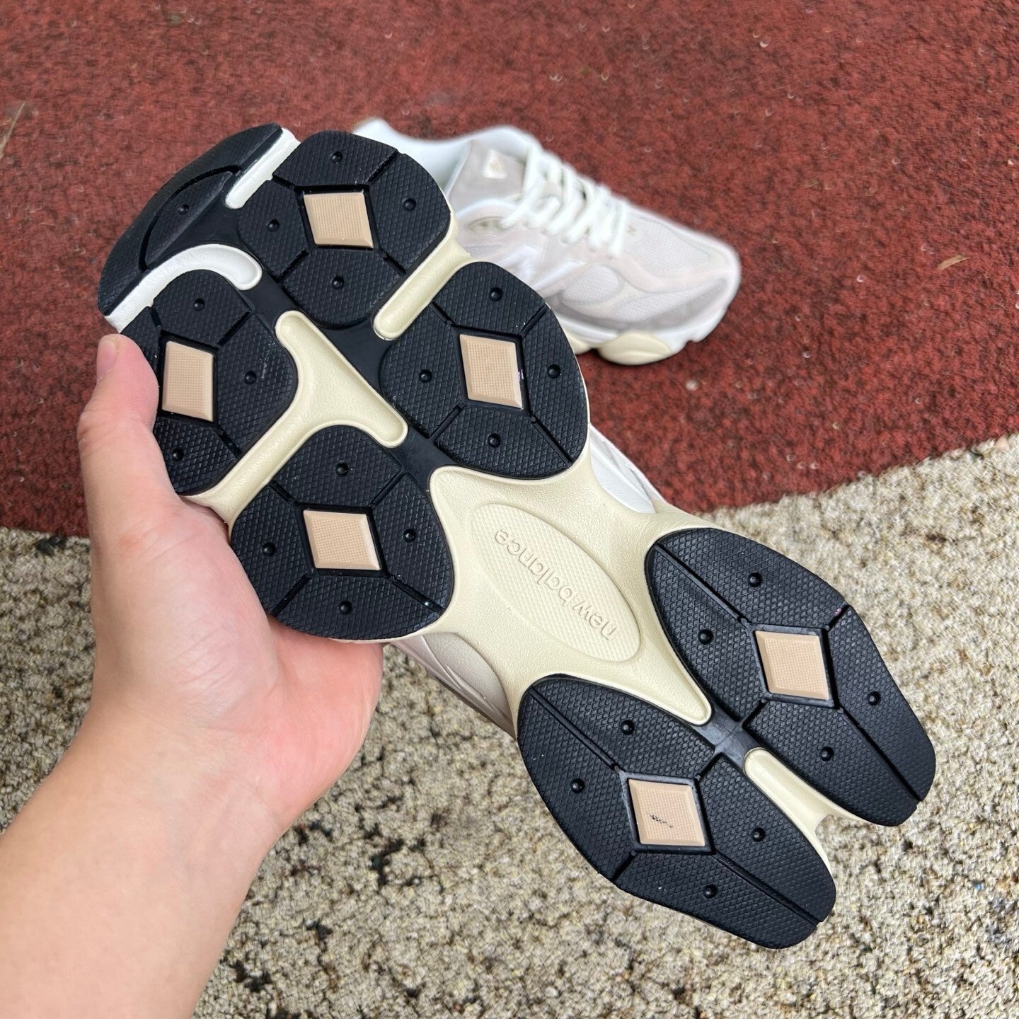 New Balance 9060 Avena